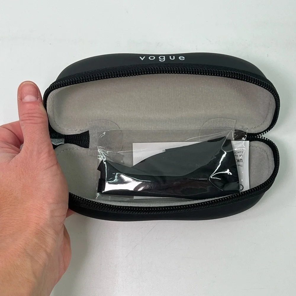 NEW Unused Vogue Black Clamshell Semi Hard Eyewear Glasses Case w Zipper